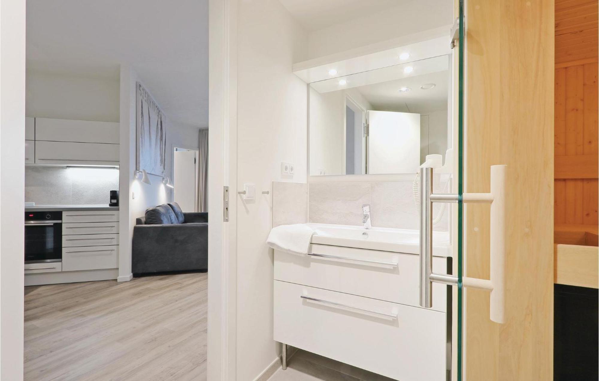 Stunning Apartment In Luebeck Travemuende With Wifi Екстер'єр фото